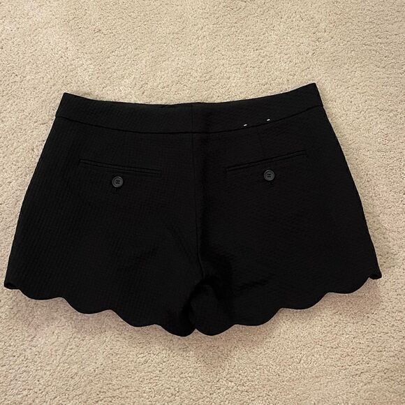 NWT Club Monaco Amber Shorts in Black with scalloped detailing! Size 0 perfect! - Picture 2 of 4